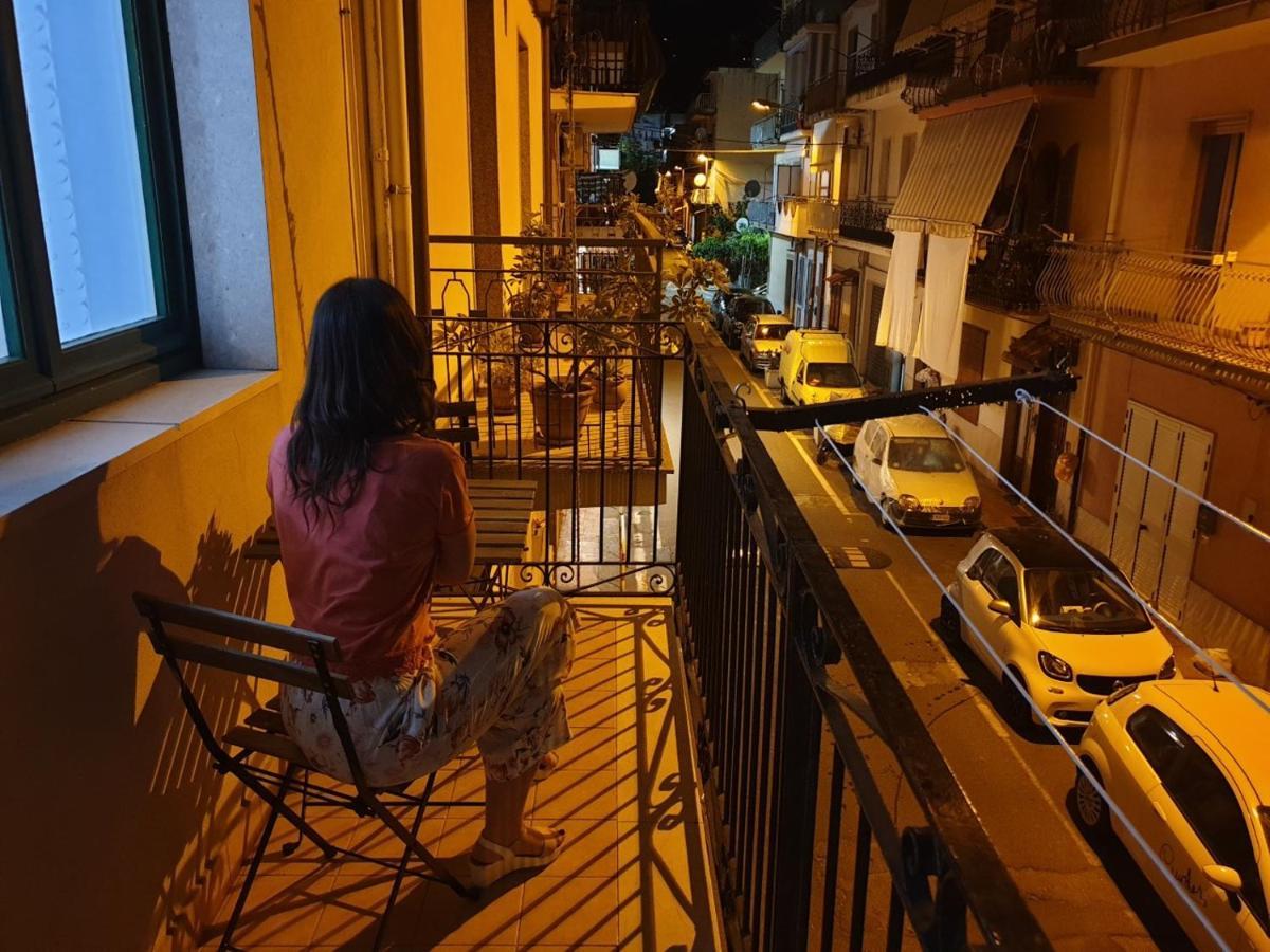 Chiara Naxos Apartment จีอาร์ดีนี นักซอส ภายนอก รูปภาพ
