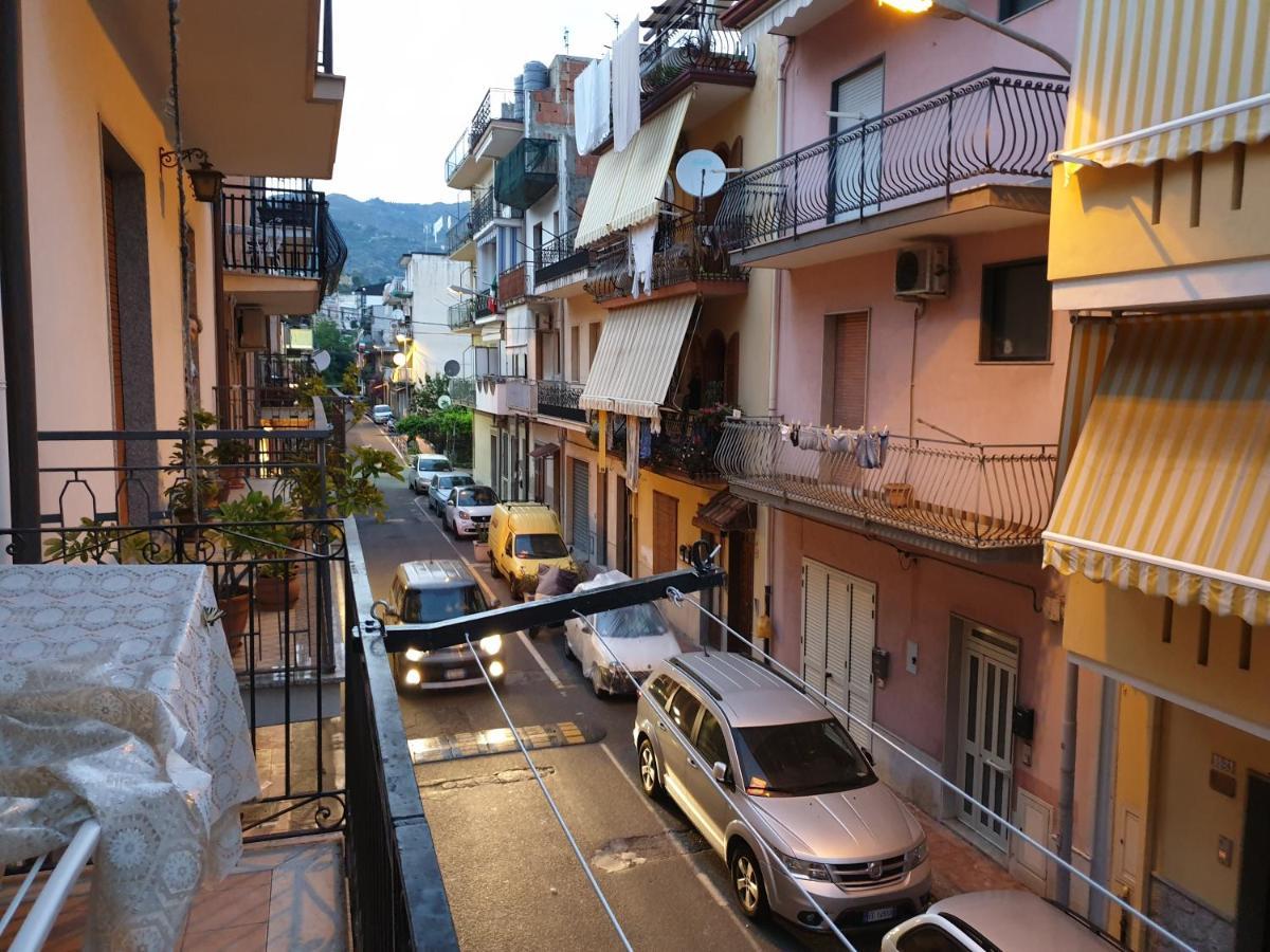 Chiara Naxos Apartment จีอาร์ดีนี นักซอส ภายนอก รูปภาพ