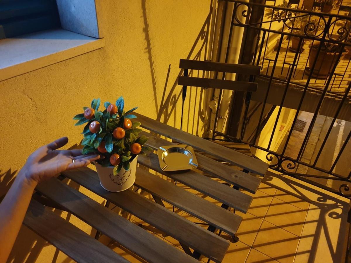 Chiara Naxos Apartment จีอาร์ดีนี นักซอส ภายนอก รูปภาพ