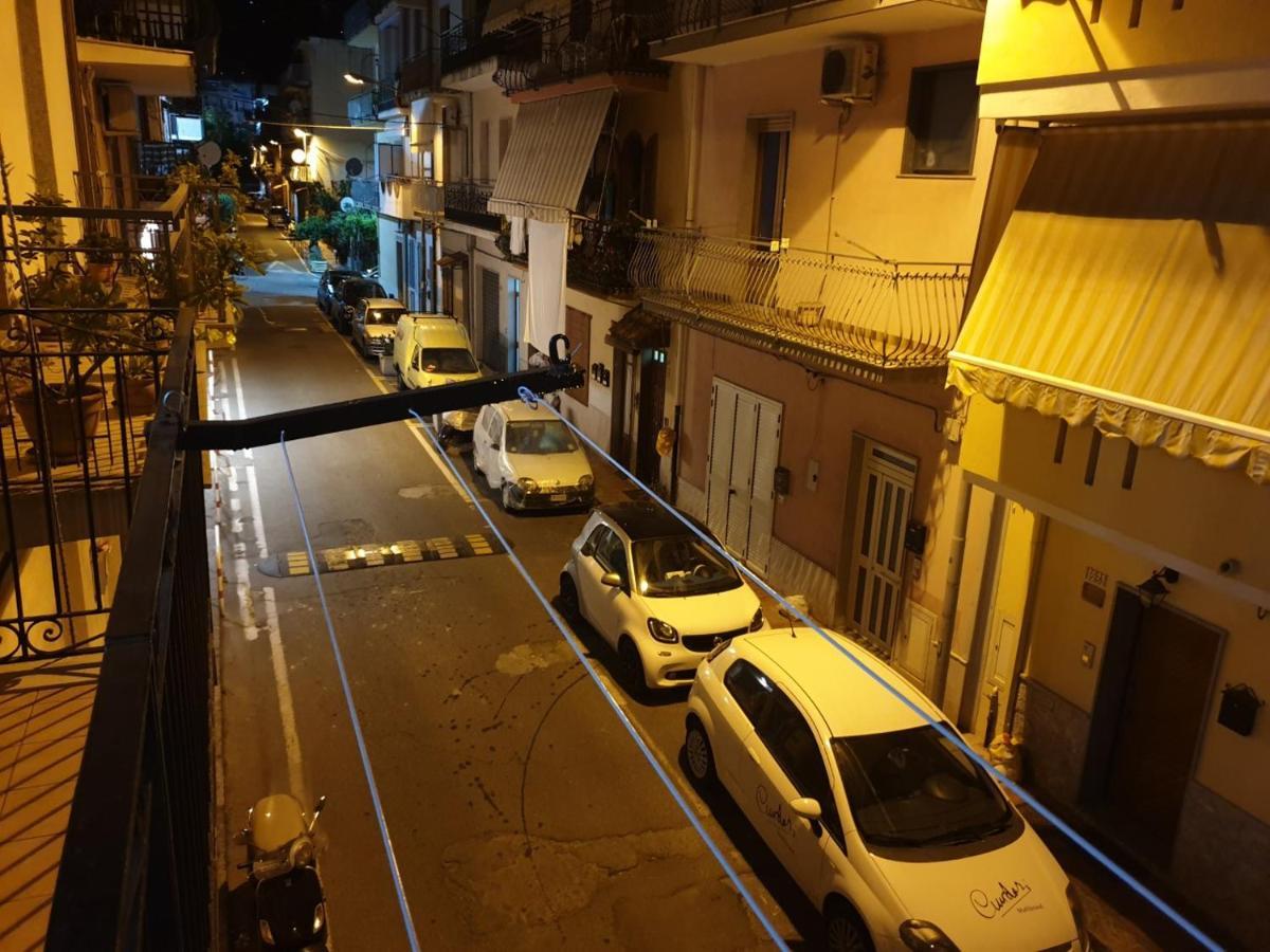 Chiara Naxos Apartment จีอาร์ดีนี นักซอส ภายนอก รูปภาพ
