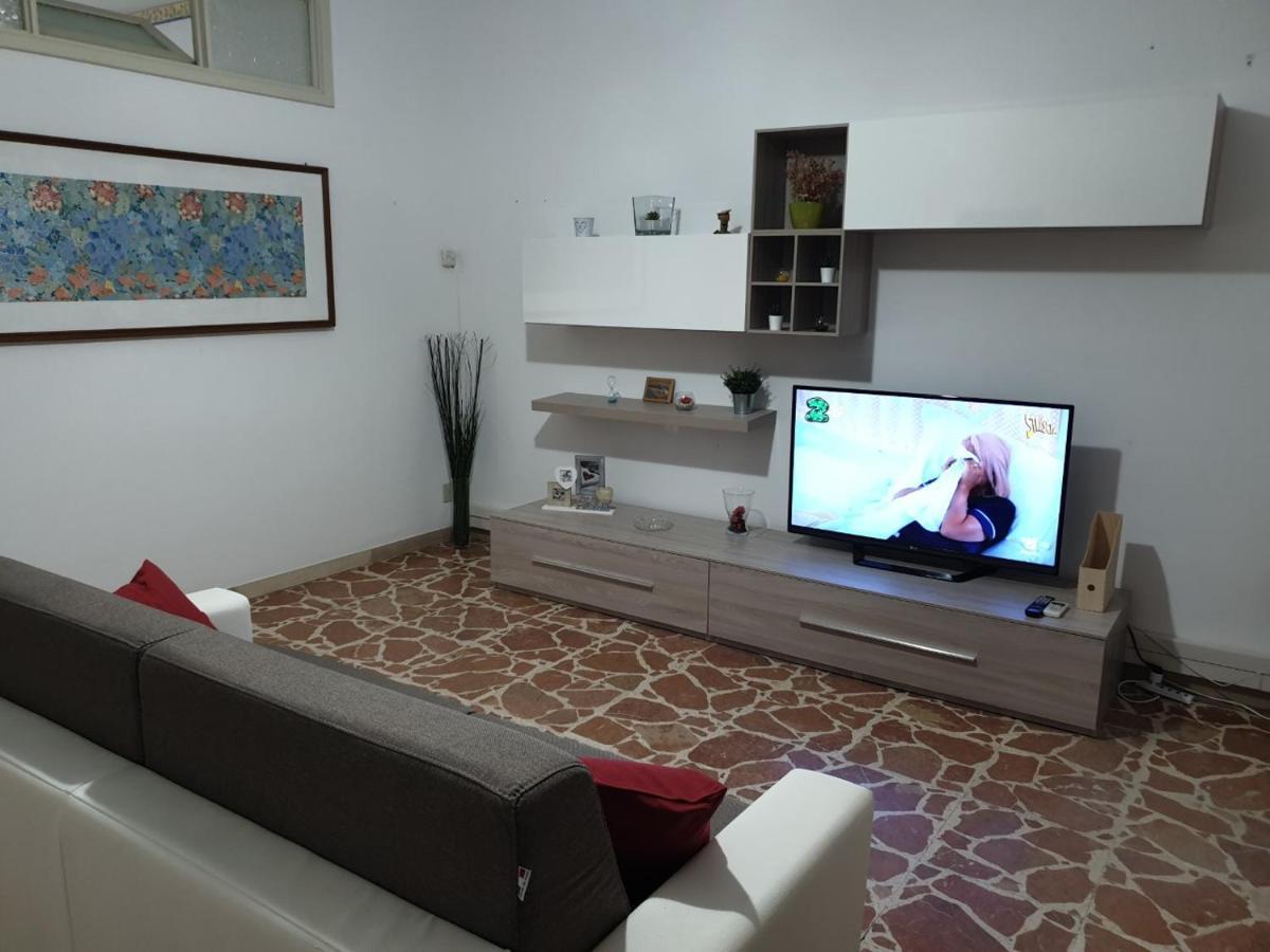 Chiara Naxos Apartment จีอาร์ดีนี นักซอส ภายนอก รูปภาพ
